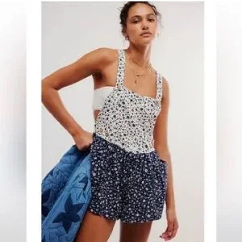 Floral Print Palm Bay Free People shortalls in navy/ crème Lg. NWOT